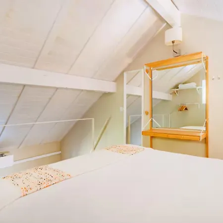 Loft Vermelho Acolhedor Na Graca -autentica Joia De Daire Lisboa