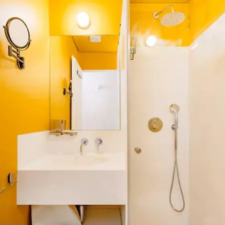 Loft Vermelho Acolhedor Na Graca -autentica Joia De Daire