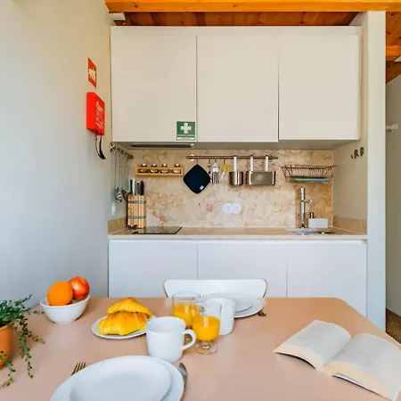Loft Vermelho Acolhedor Na Graca -autentica Joia De Lisboa