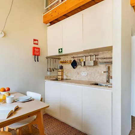 Loft Vermelho Acolhedor Na Graca -autentica Joia De Daire