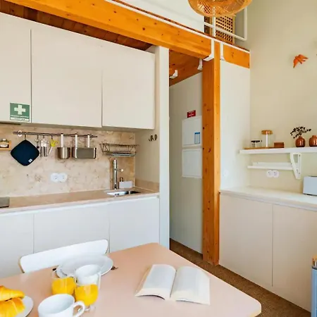 Loft Vermelho Acolhedor Na Graca -autentica Joia De Daire