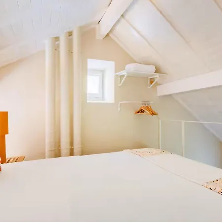Loft Vermelho Acolhedor Na Graca -autentica Joia De Daire